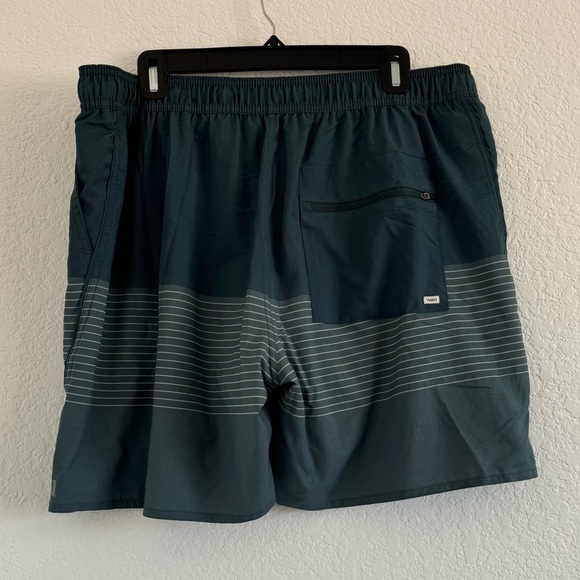 Vuori shorts - Picture 2 of 2